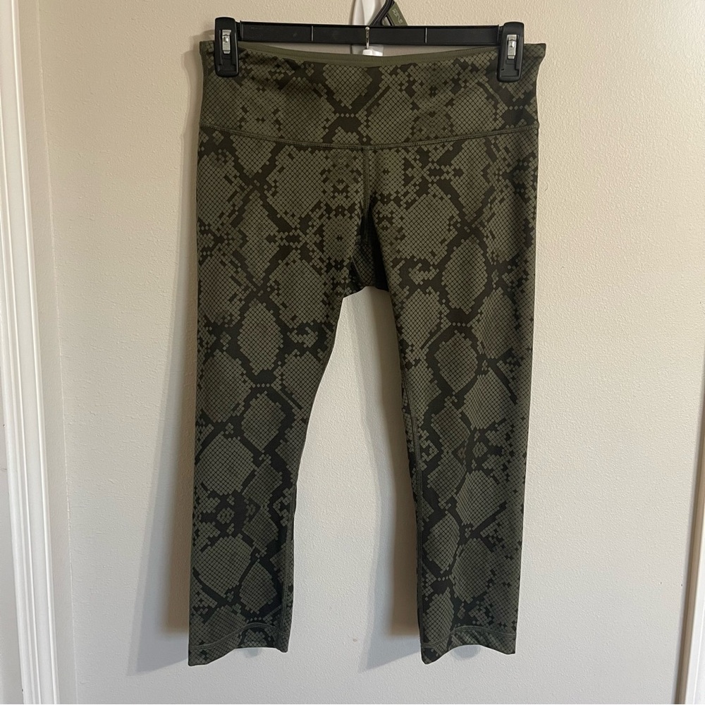 Lululemon Wunder Under Crop (Hi-Rise) Full-On Luon Size 10 Ziggy Snake